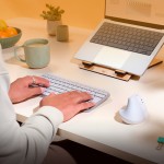 Огляд Мишка Logitech Lift for Mac Vertical Ergonomic Mouse Off White (910-006477): характеристики, відгуки, ціни.