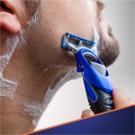 Огляд Бритва Gillette Fusion ProGlide Styler з касетою+3 насадки для бороди/вусів (7702018273386): характеристики, відгуки, ціни.